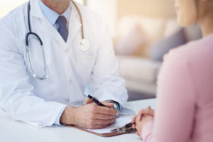 A female patient consults with a male internal medicine doctor regarding her health conditions.